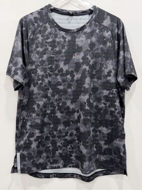 Rhone Men’s Performance Short Sleeve Shirt Camouflage Pattern Perforated Large